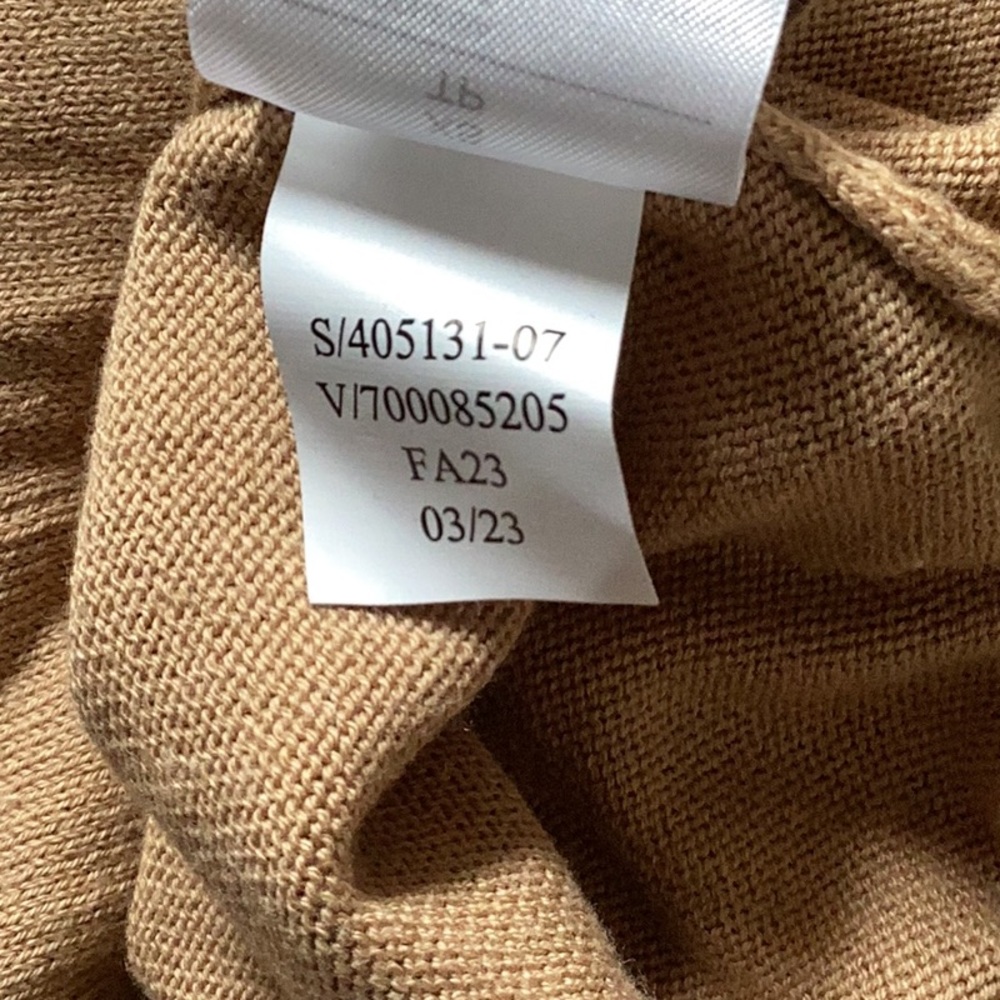 Banana Republic Women's V-Neck Longsleeve Camel Sweater Size XS NWT - Picture 5 of 6